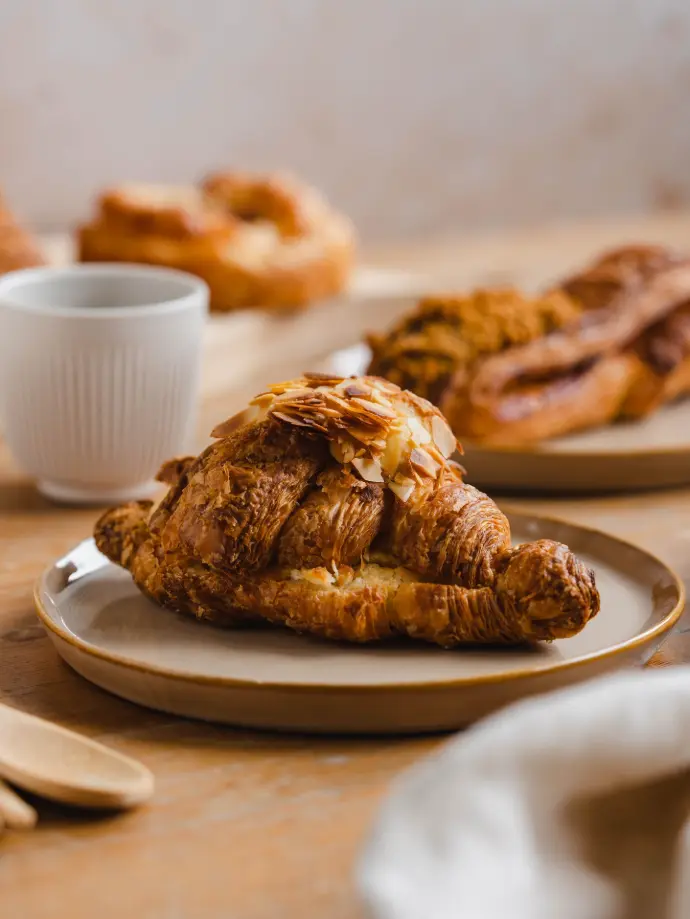 croissant aux amandes